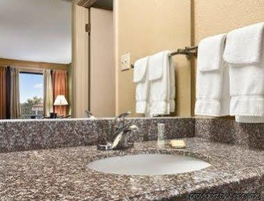 Super 8 By Wyndham Hattiesburg North Екстер'єр фото